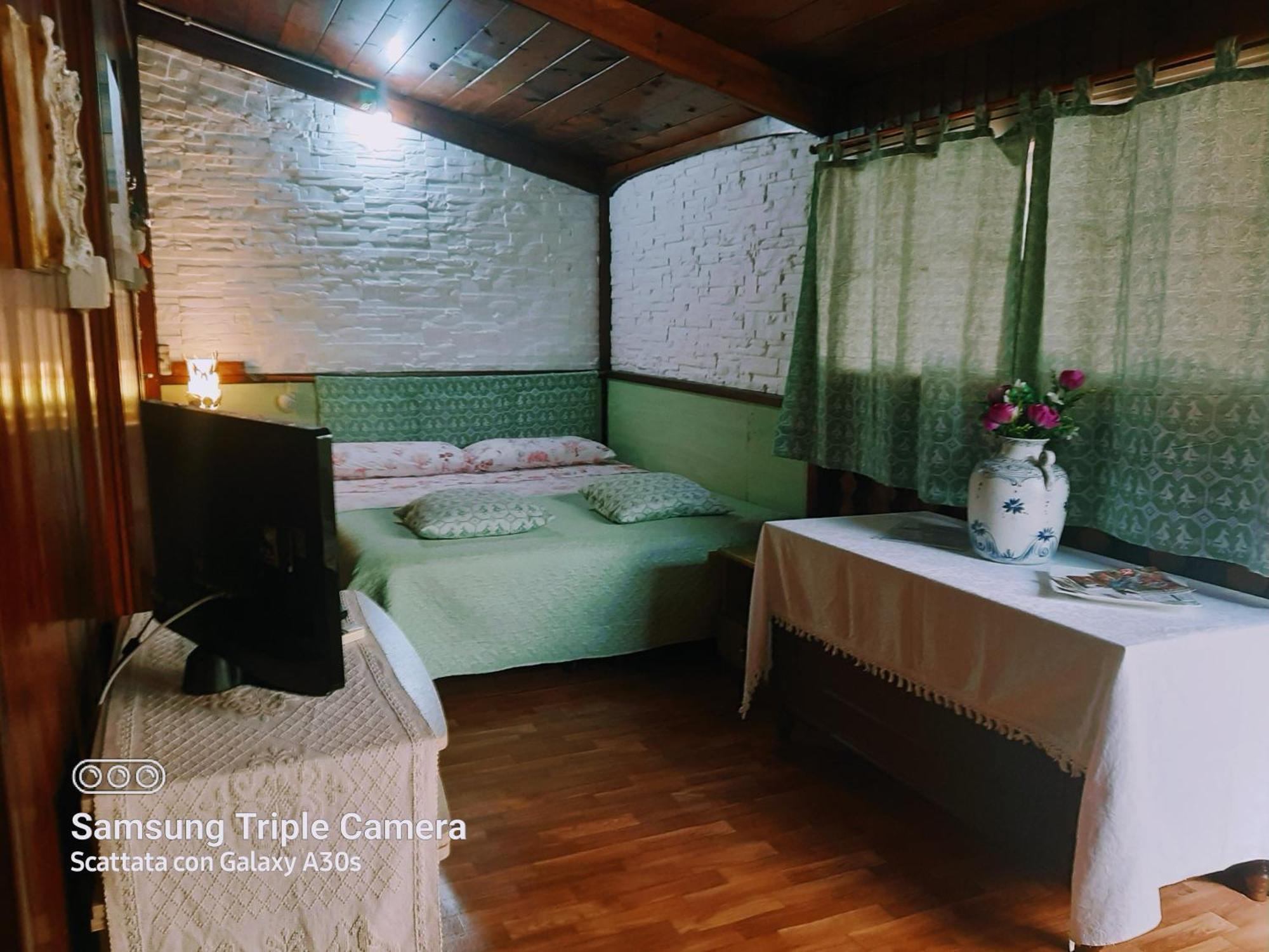 Tom E Jerry Bed and Breakfast Domus De Maria Camera foto